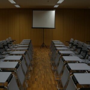 MLADINSKI HOTEL VE seminarska_1_splet_1