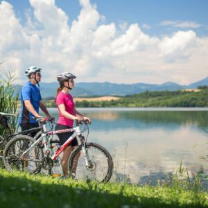 Sportne-aktivnosti-ob-saleskih-jezerih-kolesarjenje-velenjsko-jezero-6091-visitsaleska