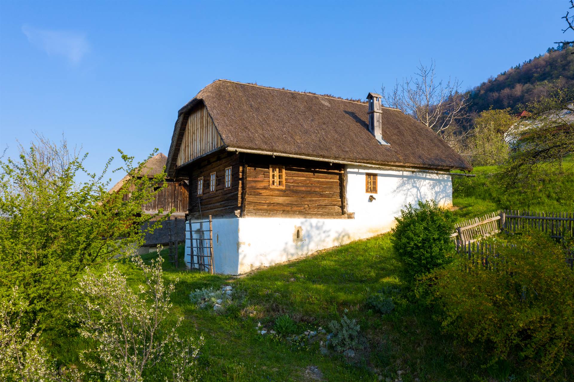 Predstavitev publikacije ob 110. obletnici Mesta Šoštanj, »Velenjčani kuhamo skupaj!«, razstava »Podoba kultne zgradbe skozi čas«, predstavitev knjige o letalstvu v Šaleški dolini, Jesen na Grilovi domačiji ter »Pozabljeni pok«