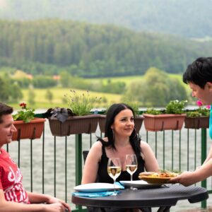 Ribiski-dom-Skalsko-jezero-09-visitsaleska