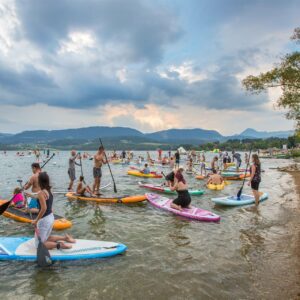 Sportne-aktivnosti-ob-Velenjskem-jezeru-Paddle-the-lake-skupinsko-supanje-9247-visitsaleska