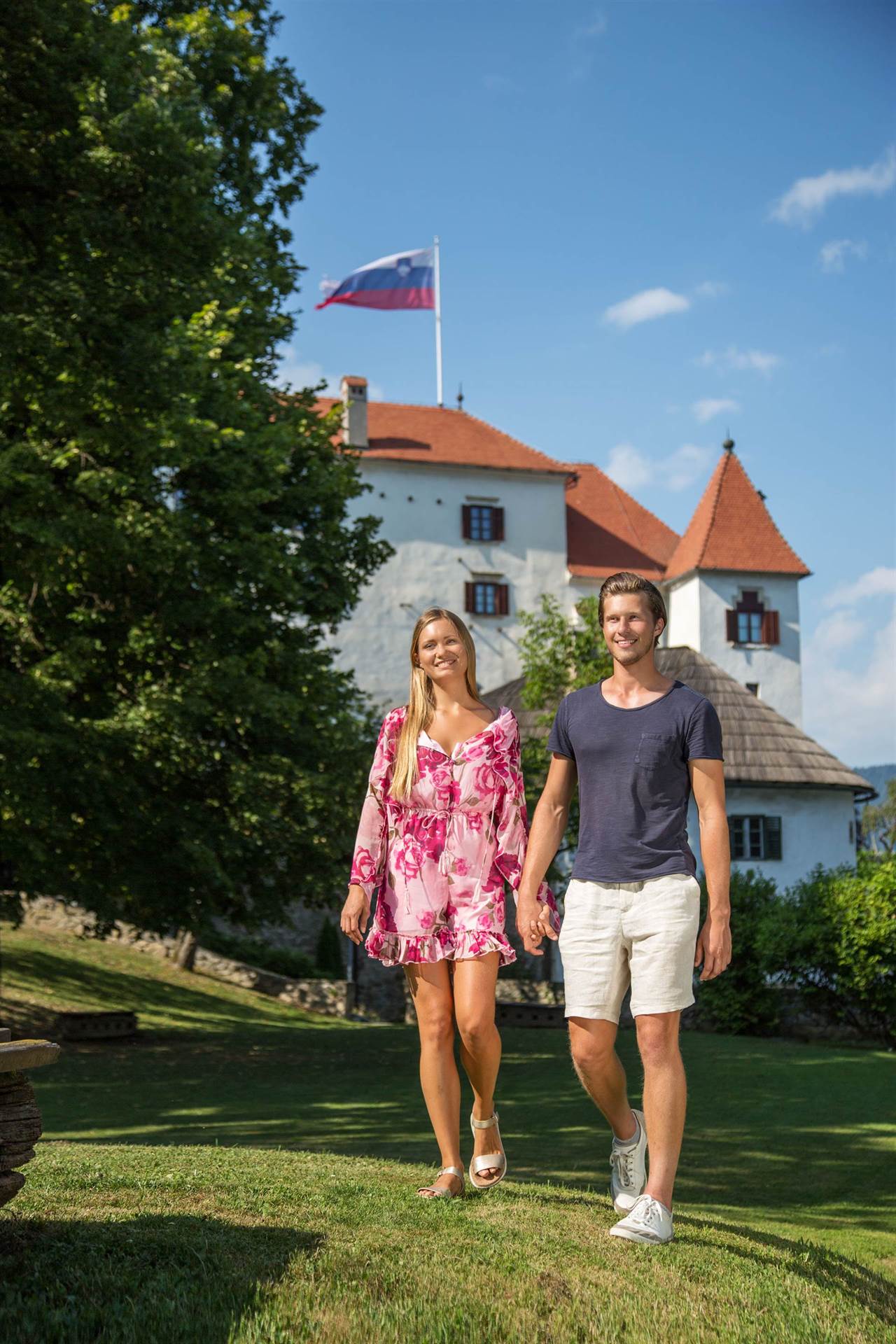 Odprtje fotografske razstave »Grajske«, fotografska delavnica Aljoše Videtiča in podkast o prvi akademski slikarki iz Šaleške doline