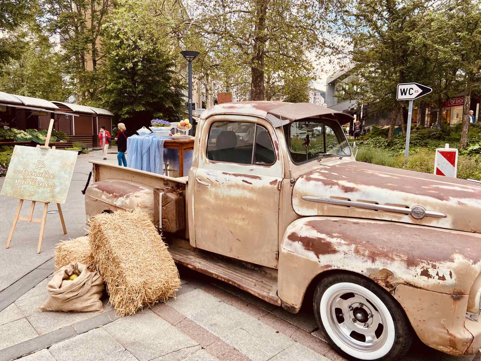 USPEŠNA PROMENADA OKUSOV