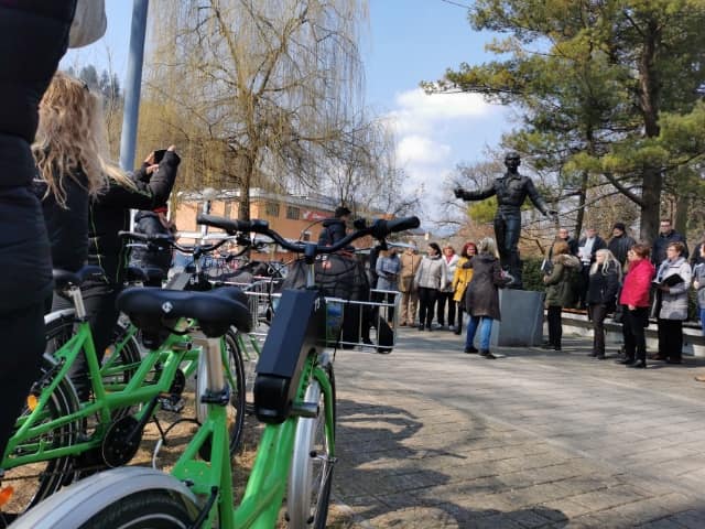 Vodeno doživetje na električnih kolesih Bicy z lokalno vodnico