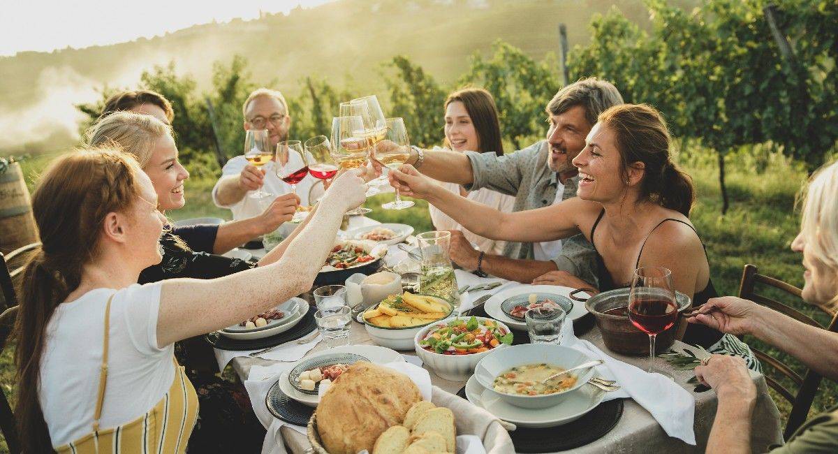 Bližajo se praznični dnevi – ohranimo domače. Izbirajmo lokalno.