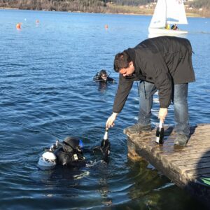Tradicionalni 29. novoletni potop v Velenjsko jezero