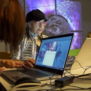 Mobilni heroji ponovno v akciji – za dvig digitalnih kompetenc starejših od 55 let