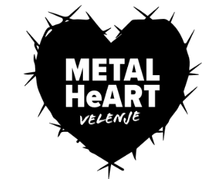 Metal HeART na travniku pri domu kulture