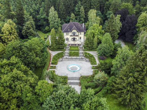 Javno zbiranje ponudb za oddajo nepremičnine v najem gostinsko-nastanitveni objekt Vila Herberstein